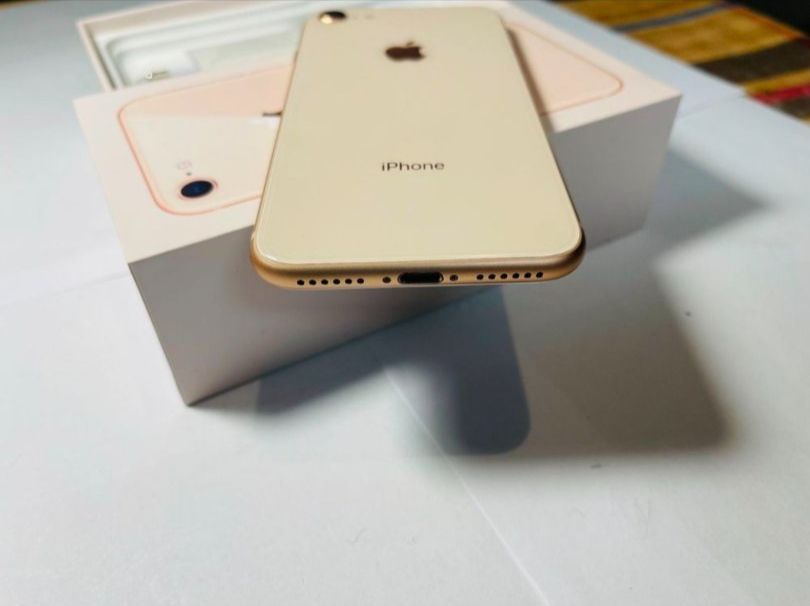 Apple Handys / Smartphones: Iphone 8 (256GB) Akku 100% – Gebraucht aus Luzern von Waince786 1