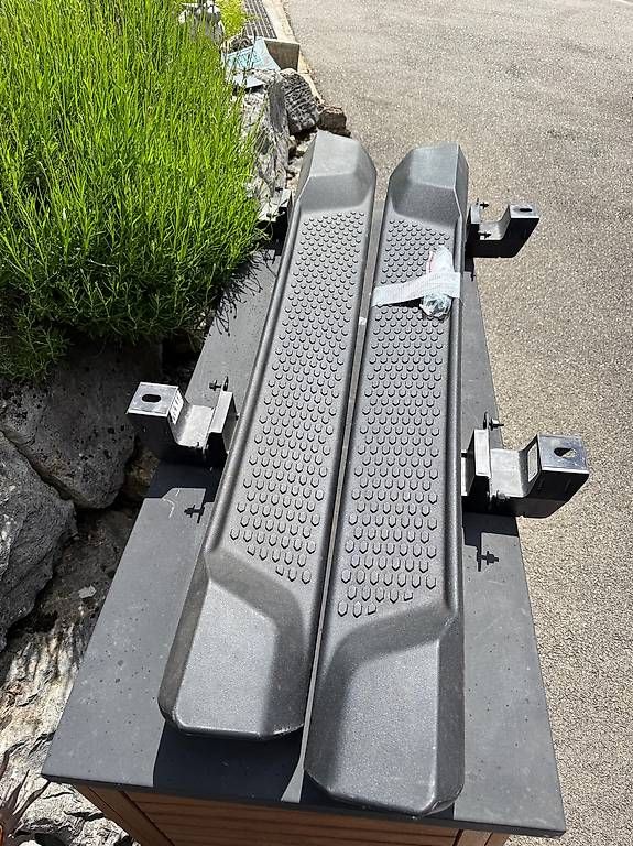 Toutes les pièces auto: Jeep JL Trittbretter Mopar – D'occasion à Trimbach par Rroha