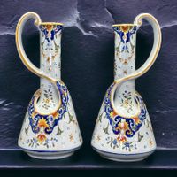 Paire de vases en faïence de DESVRES