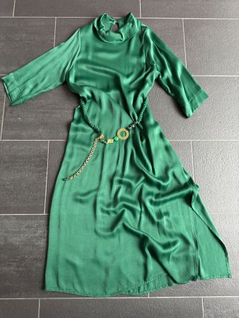 Schickes Smaragdgrünes Kleid mit dem Schmuck - Gürtel NEU !