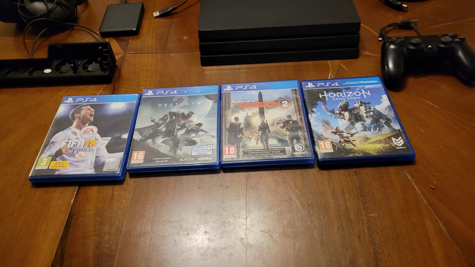 Sony Console: Top PS4 Pro  Set inkl Externer Festplatte – Usato da Gretzenbach venduto da Uli1980 1