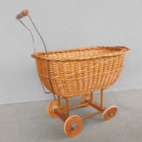 Neue Fundschätze Puppenwagen Design 50/60er  Weidenkorb