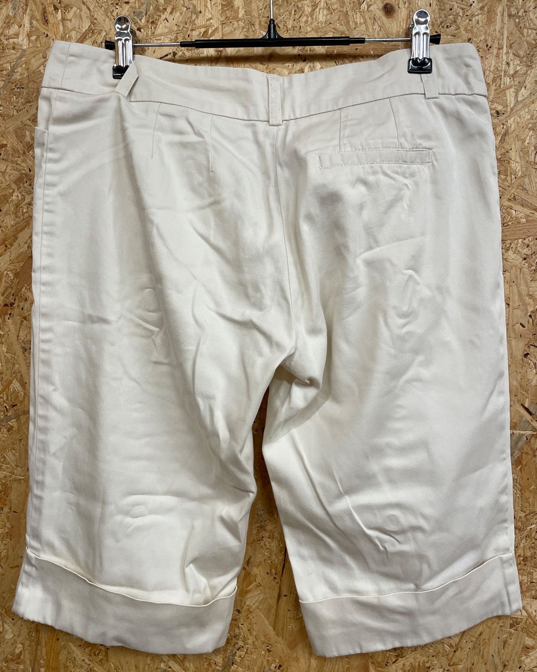 Orsay Pantaloni: ORSAY Short creme – Usato da Lausanne venduto da PlusValue_Lausanne 2