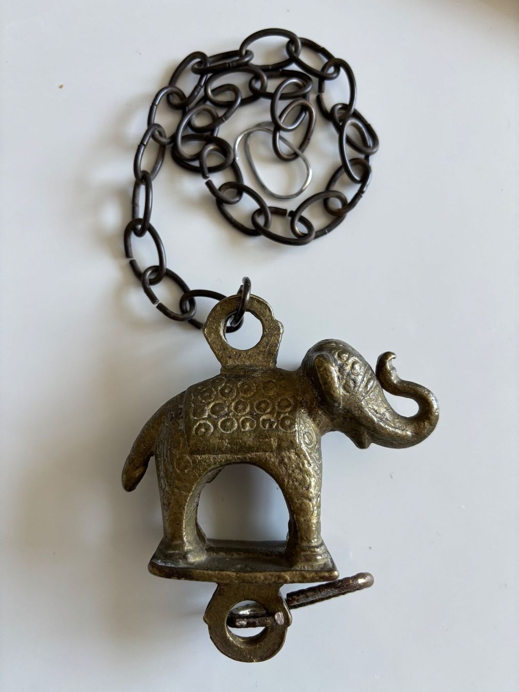 Figurines: Anhänger Elefant mit Kette Messing antik Deko – D'occasion à Horgen par uge_pd5p 2