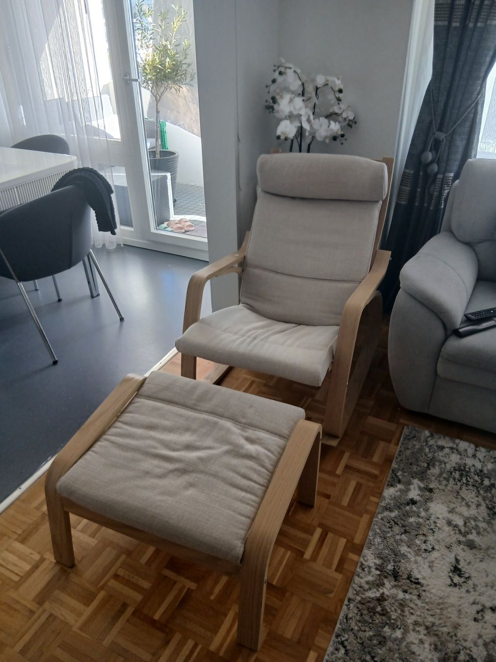Ikea Poltrone: IKEA POÄNG Sessel und Hocker – Usato da Bern venduto da ozd_2zx5