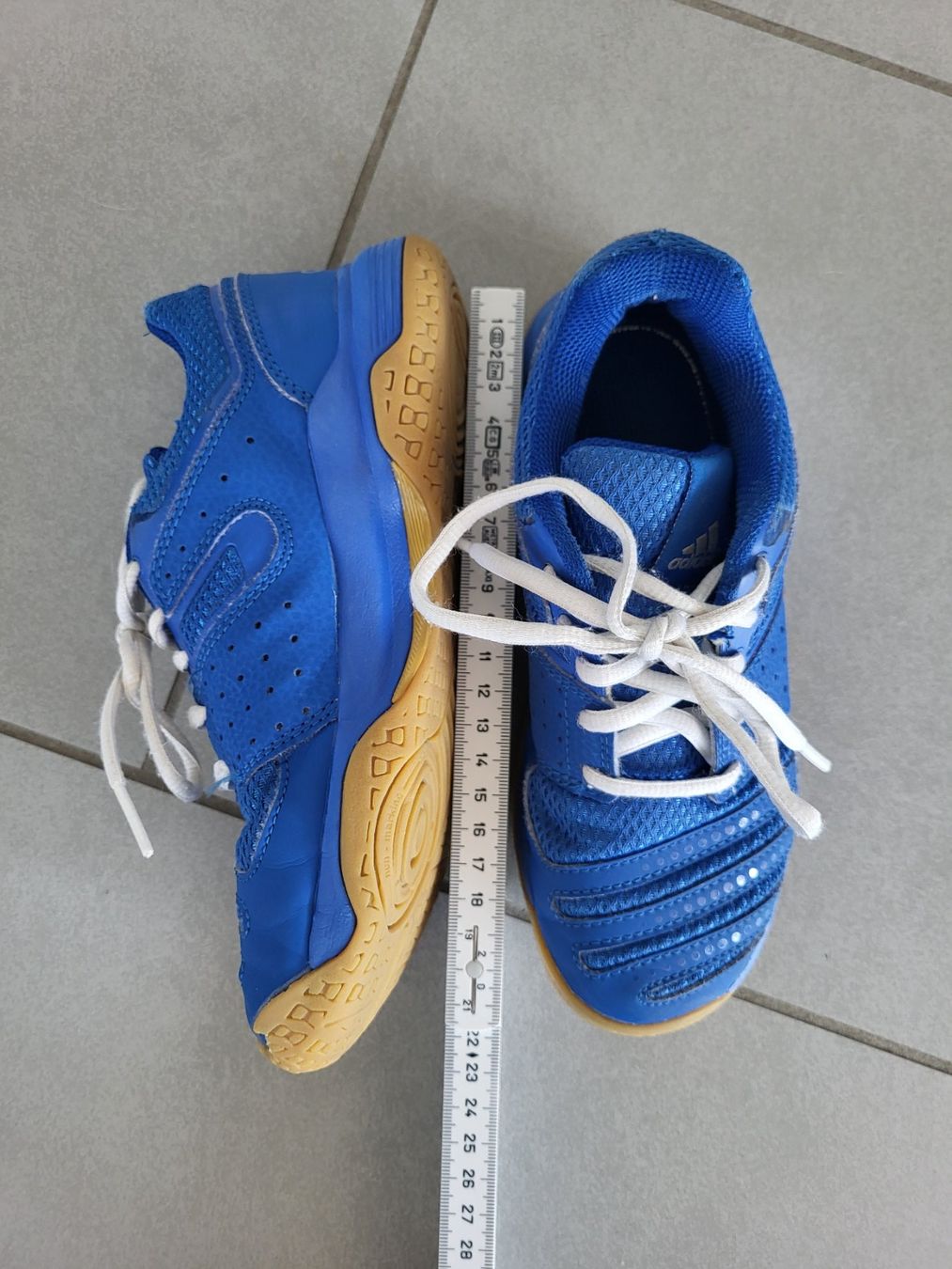 Adidas Schuhe für Jungen: Adidas Hallenschuhe gr. 32 – Gebraucht aus Boswil von i12i 7