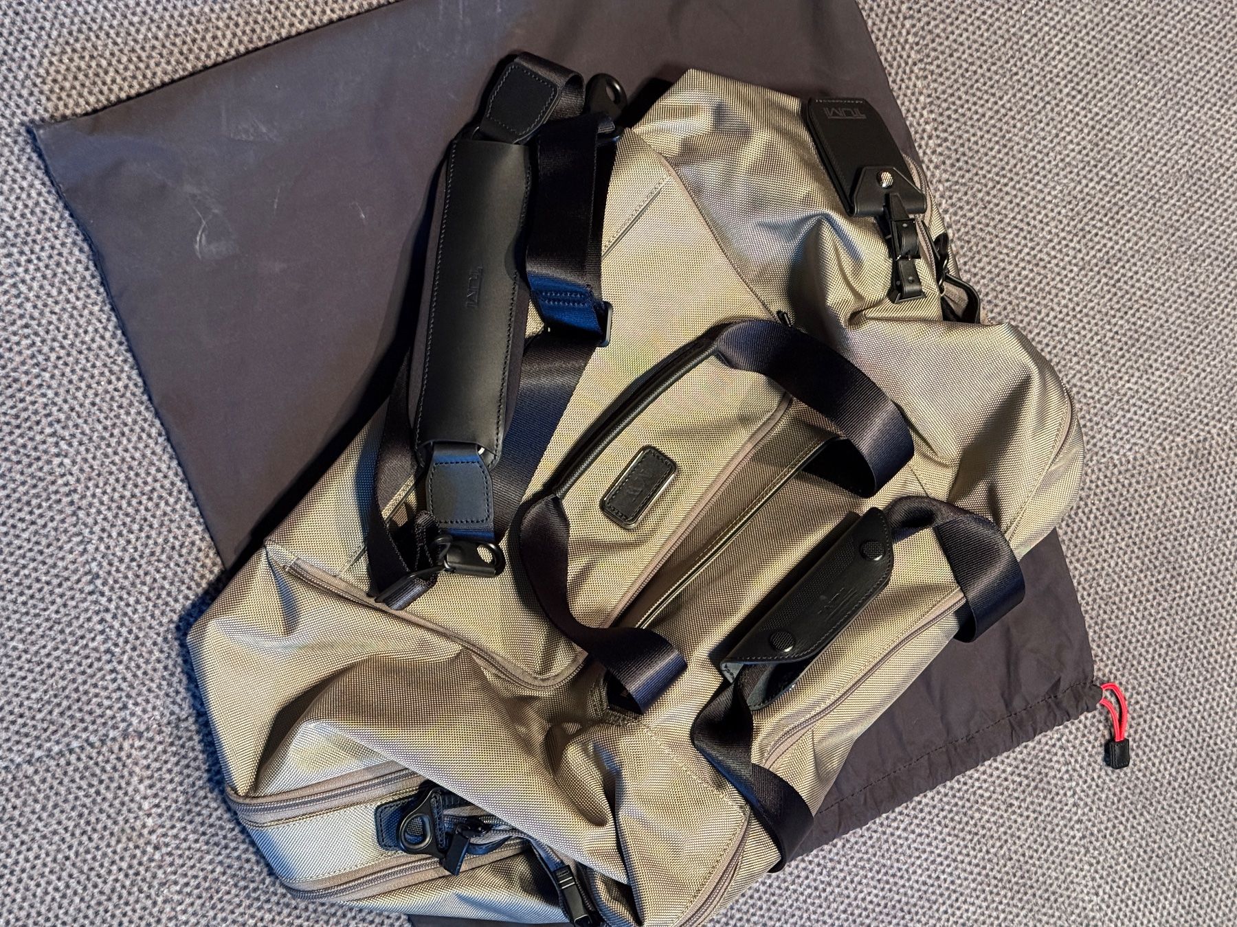Tumi Borse: TUMI Alpha 4 Double Expansion Duffle Bag – Nuovo (secondo la descrizione) da Unterseen venduto da SONY-CoolGo 7