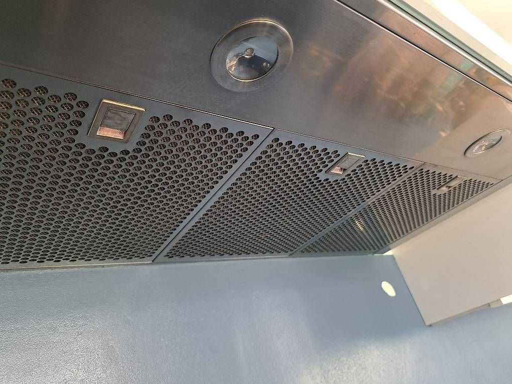 Ikea Cappe di aspirazione: Ikea Dunstabzug – Usato da Winterthur venduto da Pitschna88 1