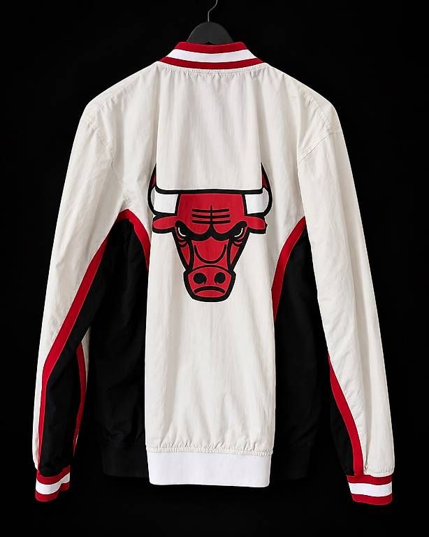 Giacche: Chicago Bulls Hardwood Classics Jacket – Usato da Dübendorf venduto da Mrsuperdeal 1