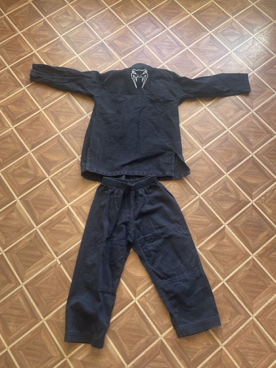 Arte internazionale: kimono jjb 10-11 ans – Usato da Grand-Lancy venduto da thi_kr5s 1