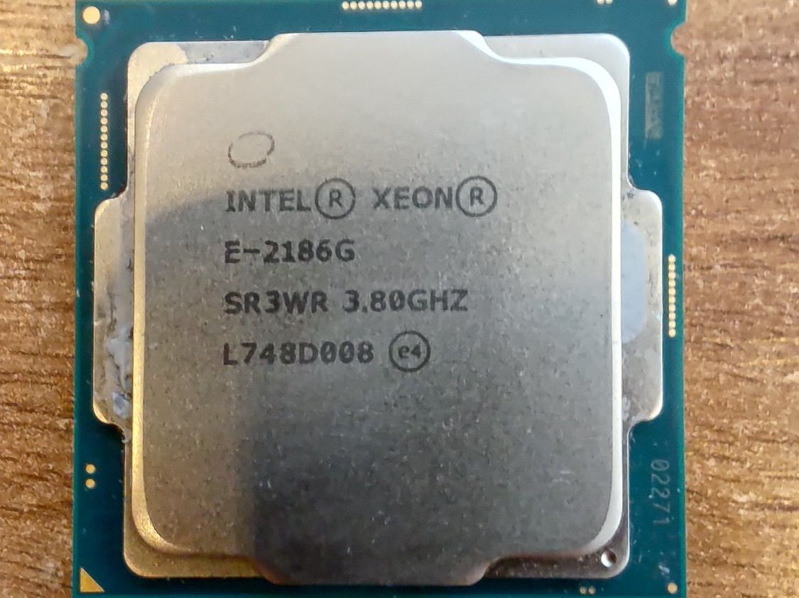 Intel Componenti elettronici: Xeon E-2186G 3.80 GHz 6 Cores Cache: 12 MB – Usato da Zürich venduto da Drwatson