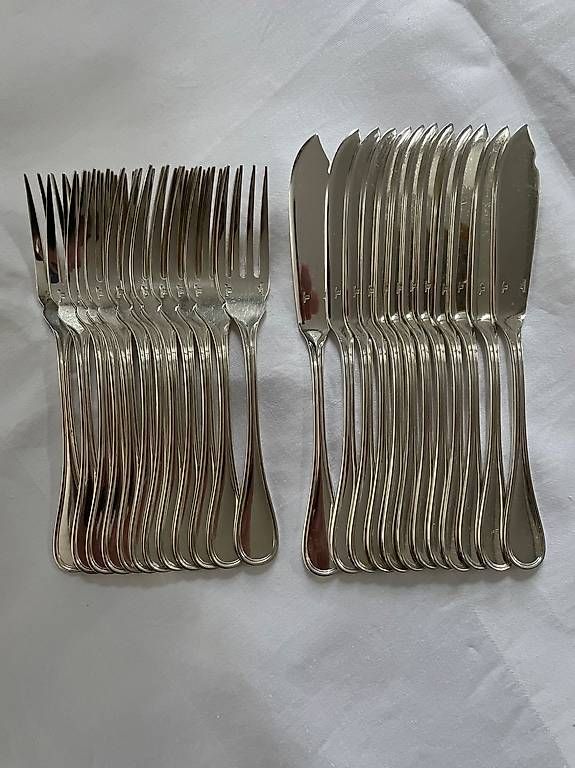 Set di posate: Christofle, couverts à poisson, modèle Albi – Usato da Aigle venduto da Laurent1188