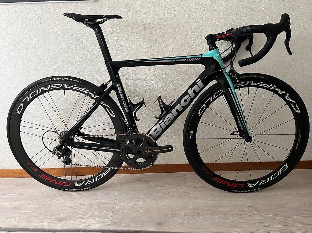 Bianchi Biciclette: Velo Bianchi Aria carbone Campagnolo Super Record Bora One – Usato da Prilly venduto da BistroVelo