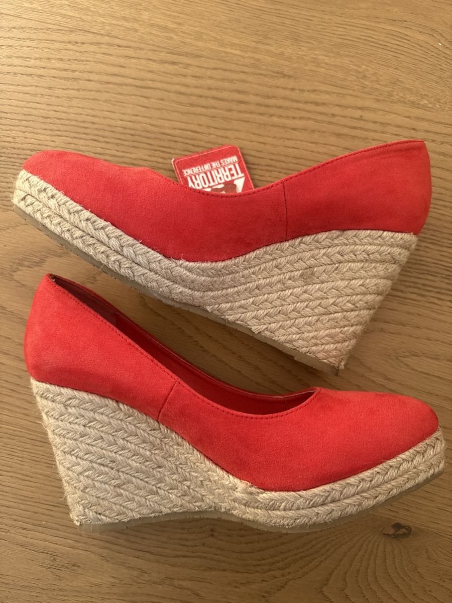 Scarpe da donna: Pumps mit Keilabsatz, Damenschuhe Gr 39 – Nuovo (secondo la descrizione) da St. Gallen venduto da gat_kp29 6