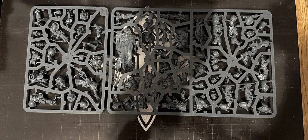 Modellbausätze & Standmodelle: Warhammer Armageddon Space Marine Hälfte – Gebraucht aus Ostermundigen von Sectaurum 1