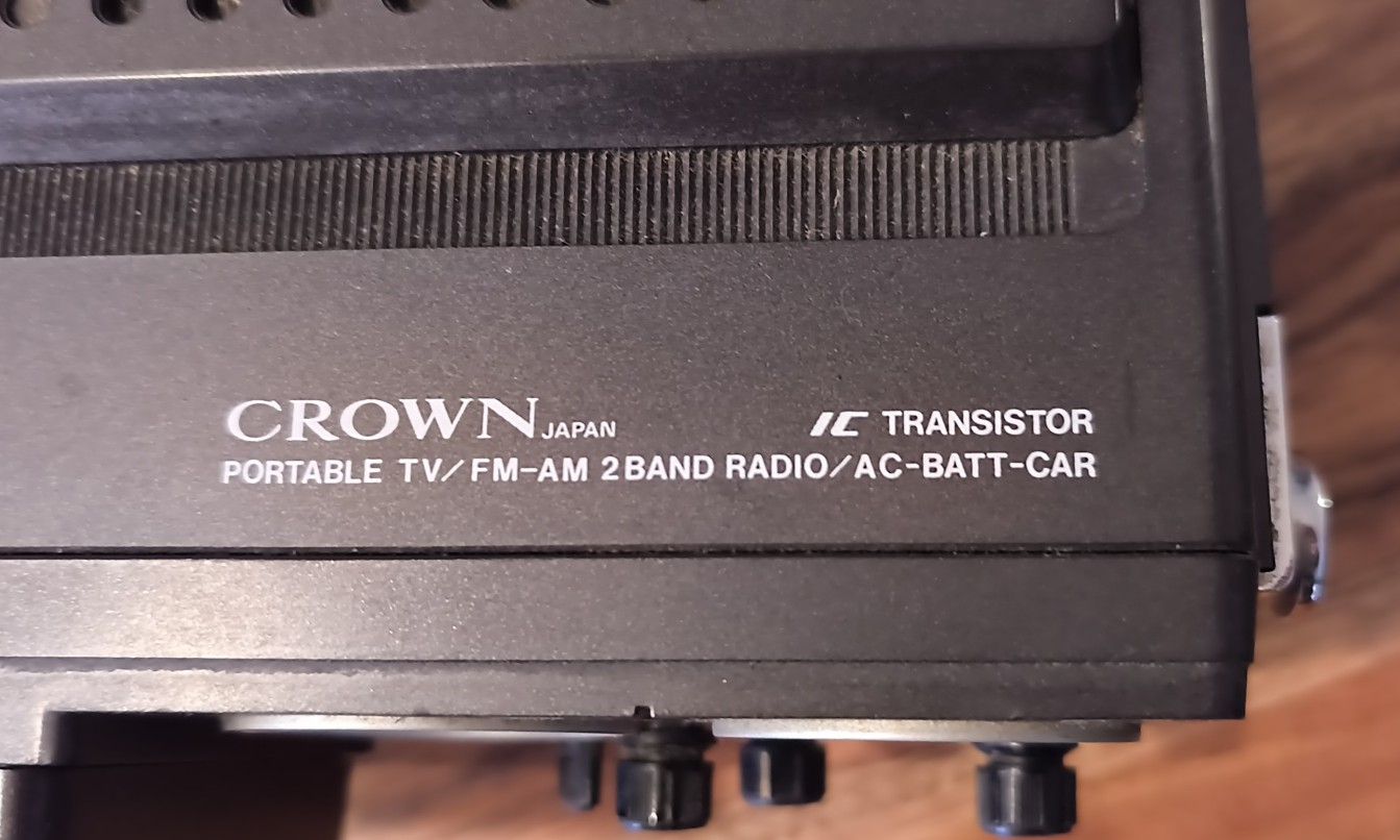 Radio: CROWN IC TRANSISTOR – Usato da Luzern venduto da Naehwerkstatt 2