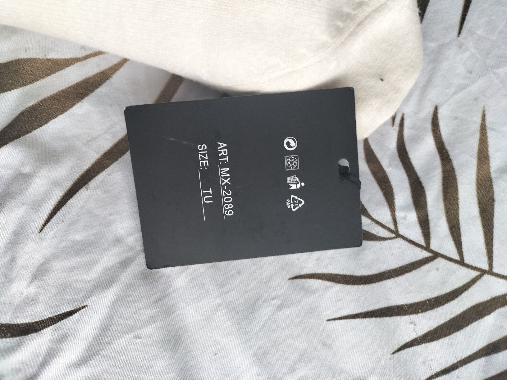 Vestiti: robe Pull Deep Pink écrue neuf, taille unique, pour l'hiver – Nuovo e nell'imballaggio originale da La Chaux-de-Fonds venduto da Luxary.25cachmirepro 6