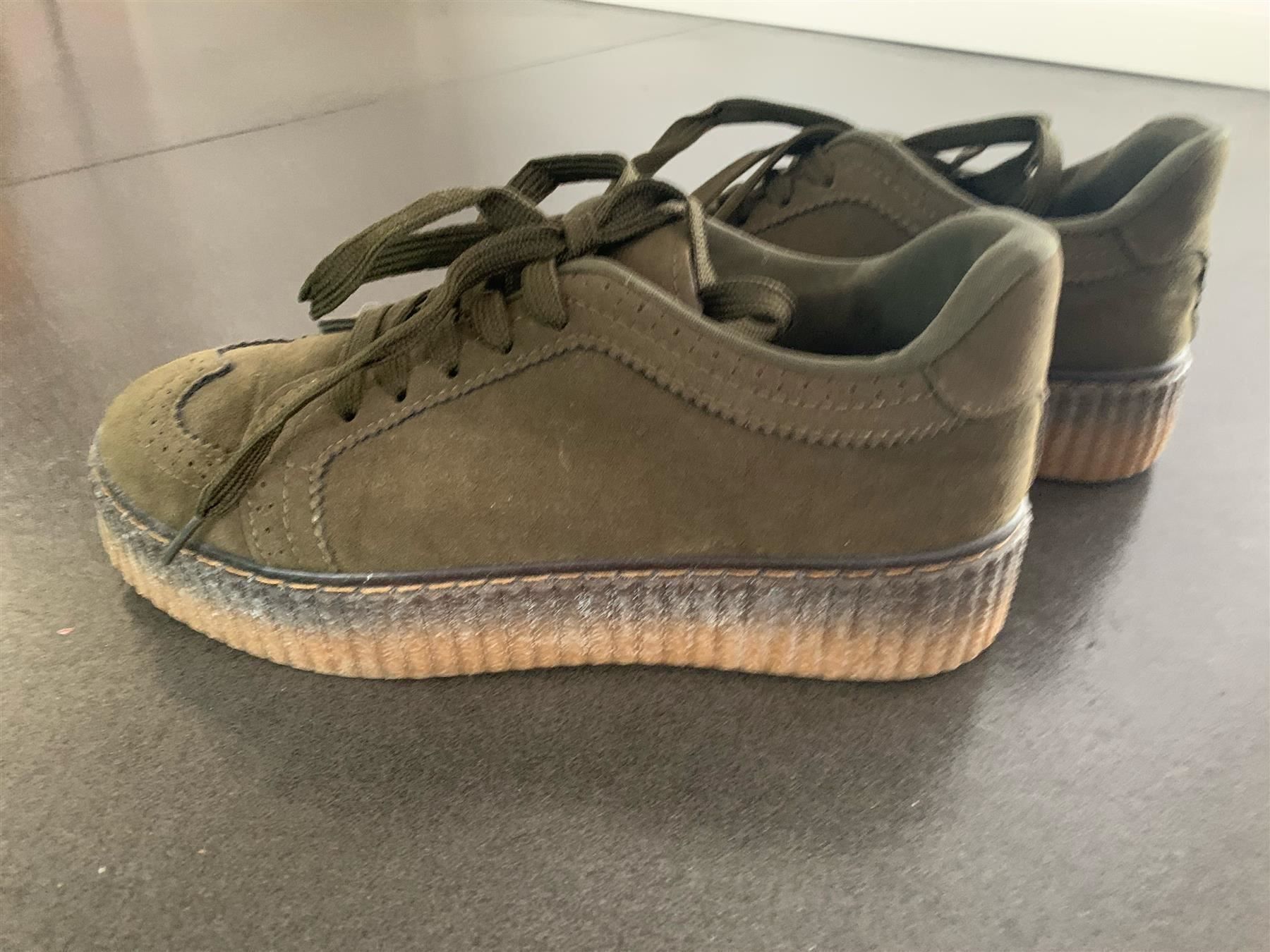 Scarpe da donna: Schuhe olivgrün "Destiny" Grösse 37 – Usato da Fribourg venduto da tschjoly 4