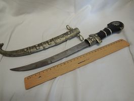 Selten schöner arabischer Krummdolch