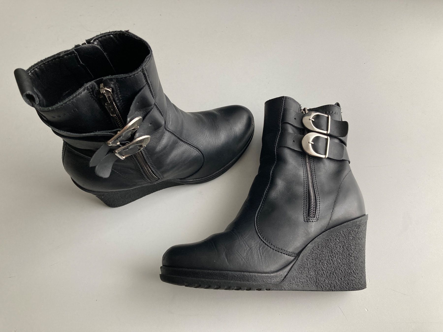 Esprit Scarpe da donna: ESPRIT Leder Keilstiefeletten Gr. 37 – Usato da Küsnacht ZH venduto da PLZoll