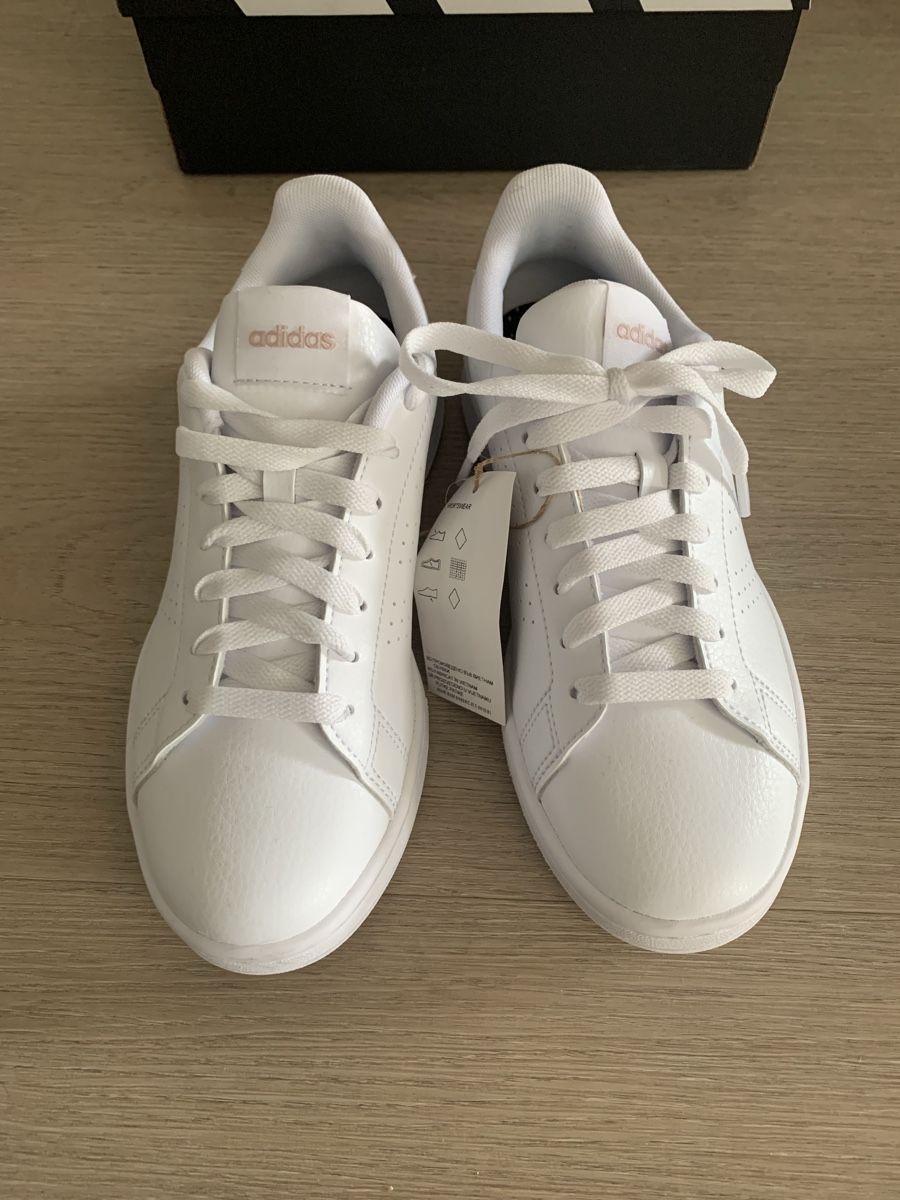 Adidas Scarpe da donna: Baskets Adidas neuves taille 37 1/3 – Nuovo e nell'imballaggio originale da Gland venduto da TallyEva 2