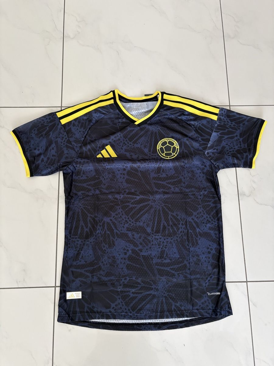 Maillots de corps & Pantalons: Fussballtrikot Kolumbien Grösse – Neuf avec emballage d'origine à bettlach par Falonef