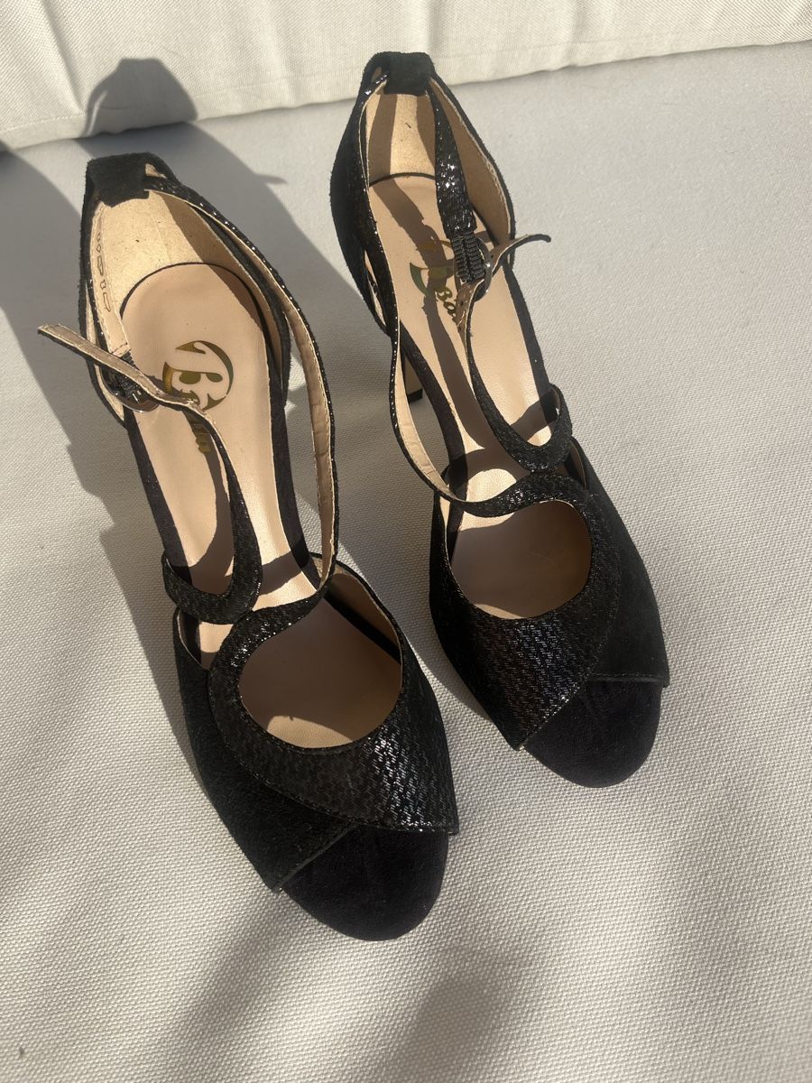 Chaussures femmes: Bata Stilettos 38 schwarz – D'occasion à Uster par yallagirl