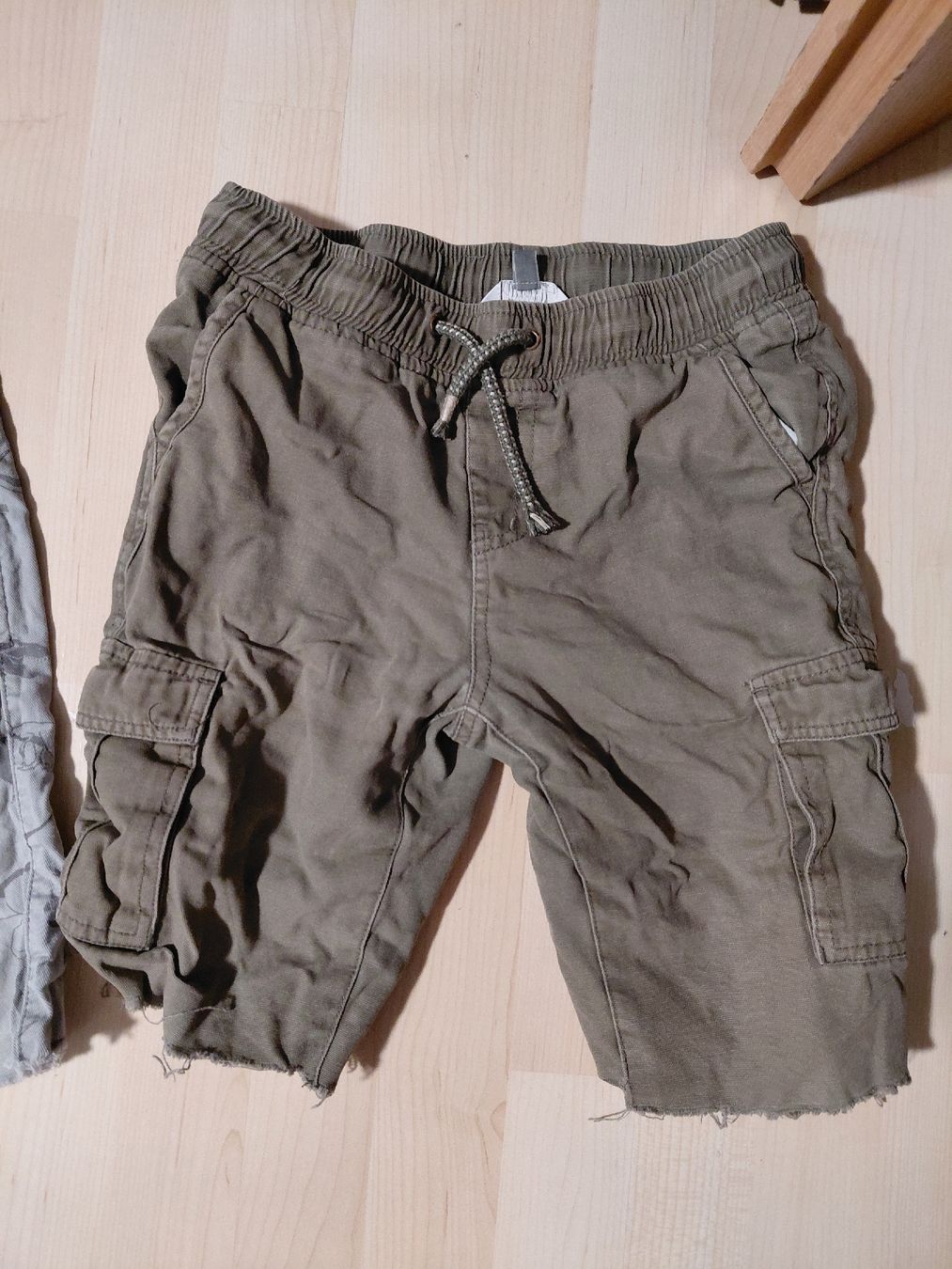 Pantaloni: 140 2x abgeschnittene Hose / Shorts – Usato da Walenstadt venduto da emynmuil1 2