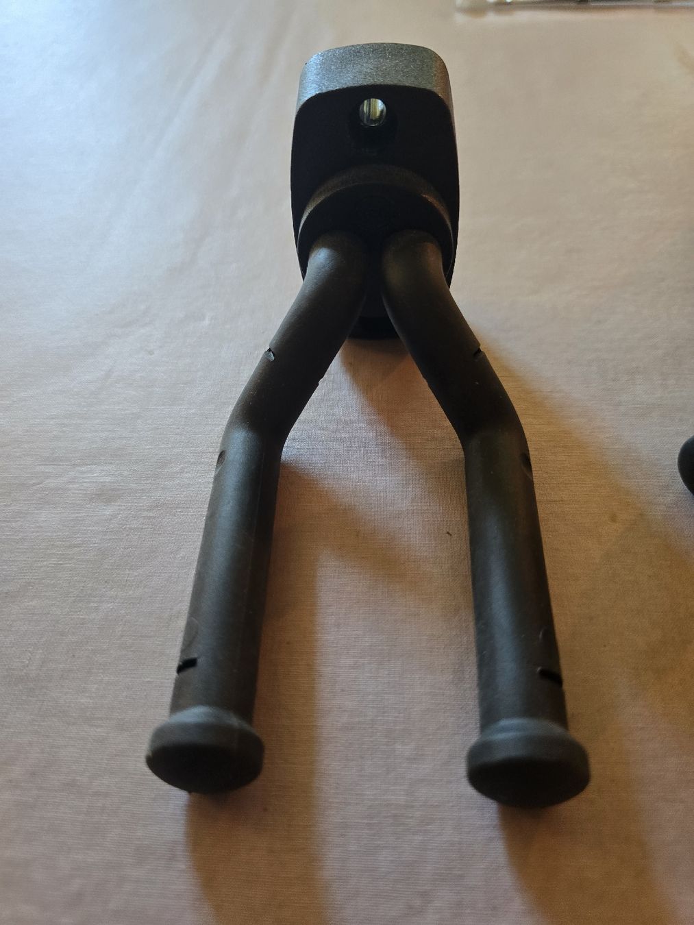 Musikinstrumente: 2 Stk. K&M Gitarren Wandhalter . – Gebraucht aus Zürich von Antiquedealer 3