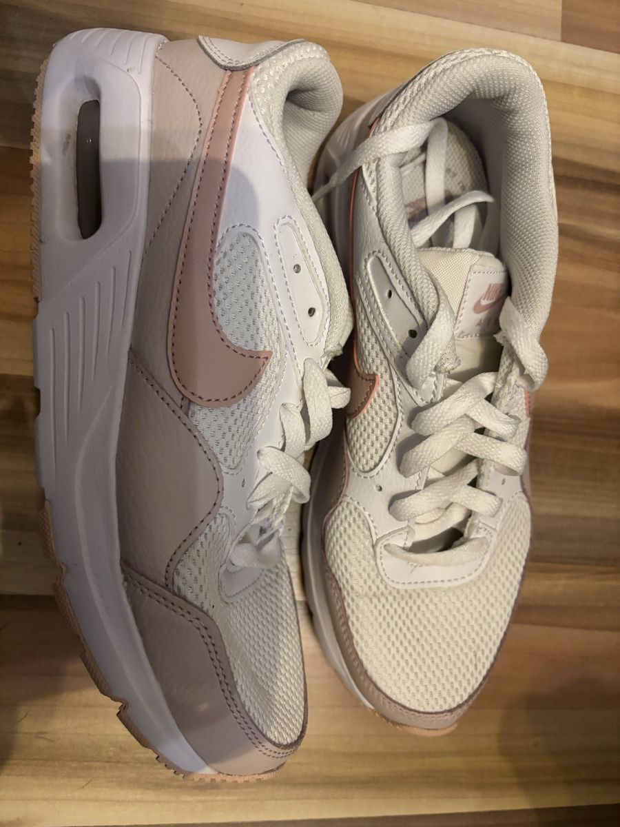 Nike Chaussures femmes: Nike Air Max Sneaker, Grösse 40 – D'occasion à Brittern par Mi-rot 1