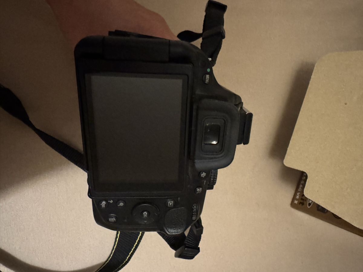 Nikon Fotocamera: Nikon D5200 Kit guter Zustand – Usato da Berneck venduto da sin_y2pb 2