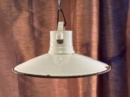 Hängelampe Emaille weiss mit Metallrand