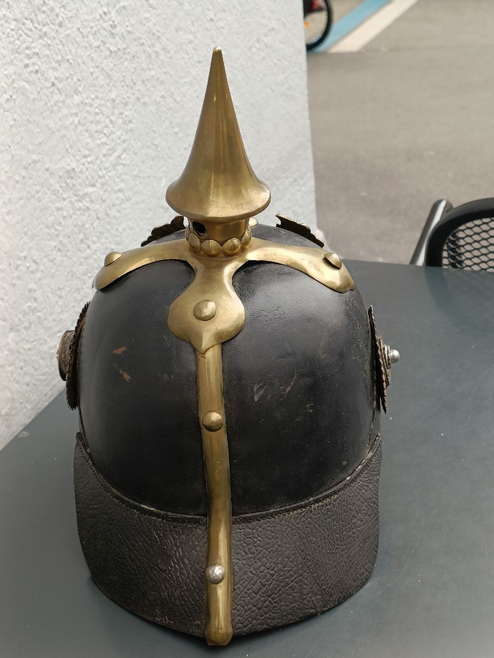 Uniformi: Alter Helm Pickelhaube Preussen Modell 1871 – Usato da Brugg AG venduto da Ente015 2