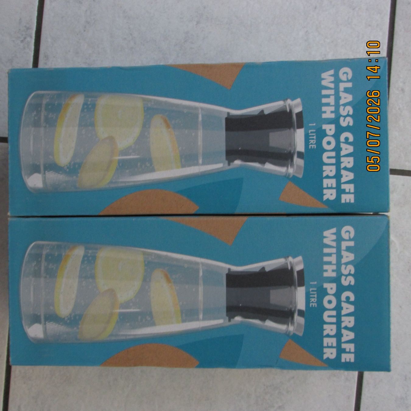 Caraffe: 2x Glaskaraffe mit Ausgiesser 1 Liter neu – Nuovo e nell'imballaggio originale da Galgenen venduto da Forflowers 2