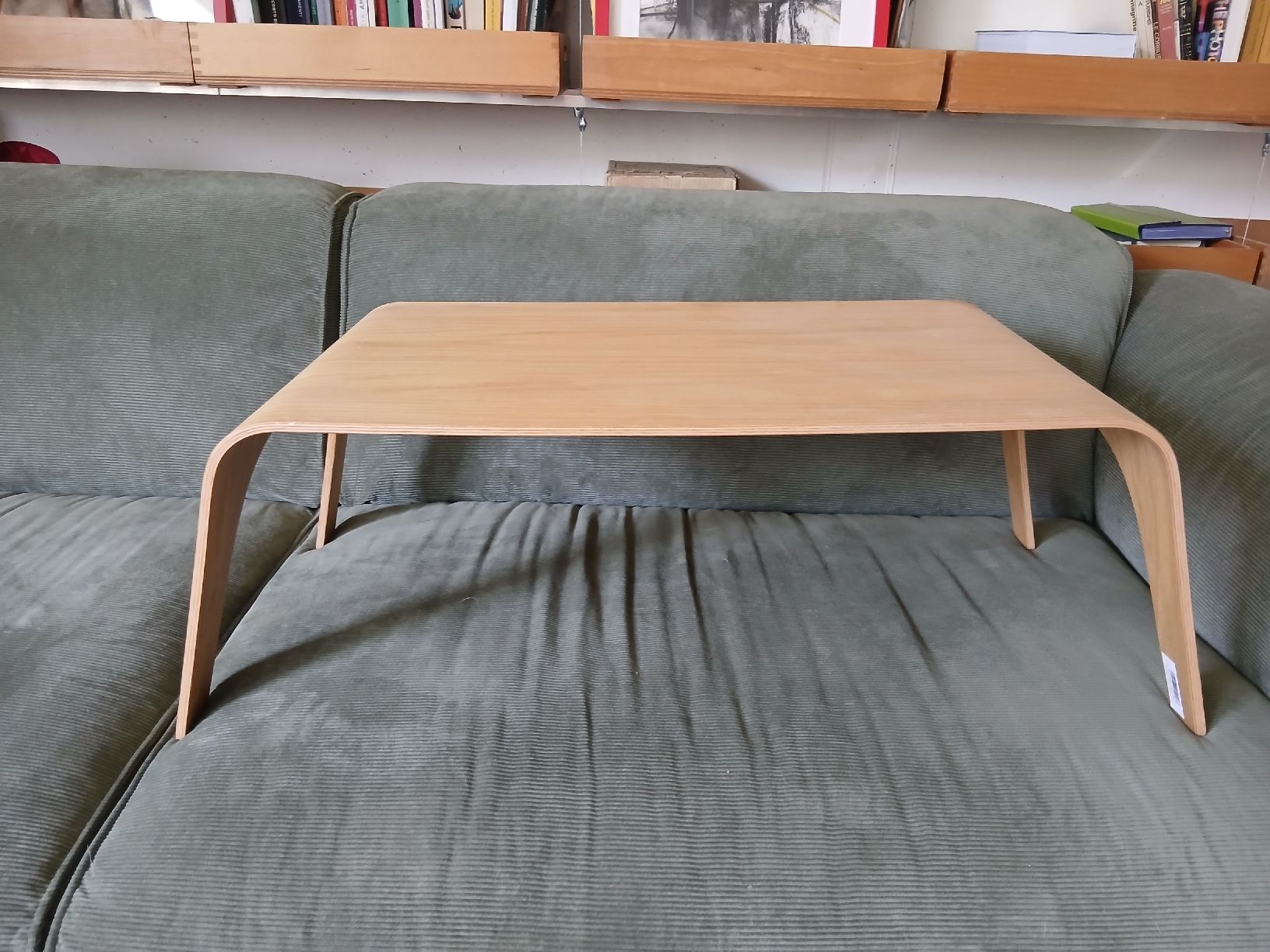 Tables: Design Laptoptisch Betttisch Jungholz Eiche – D'occasion à Zürich par pc2_tc9c