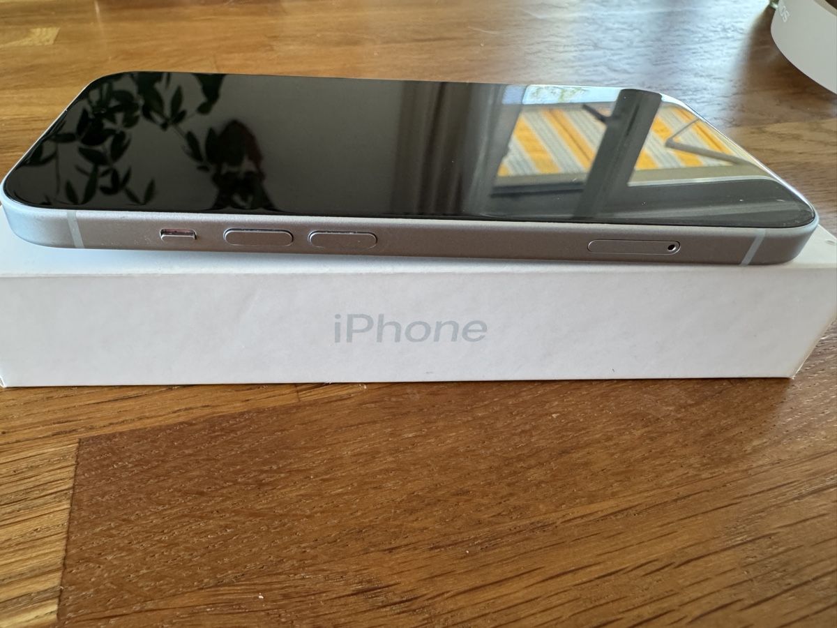 Apple Telefoni cellulari / Smartphones: Iphone 15 / 512 GB – Usato da Zürich venduto da Naniiin 2