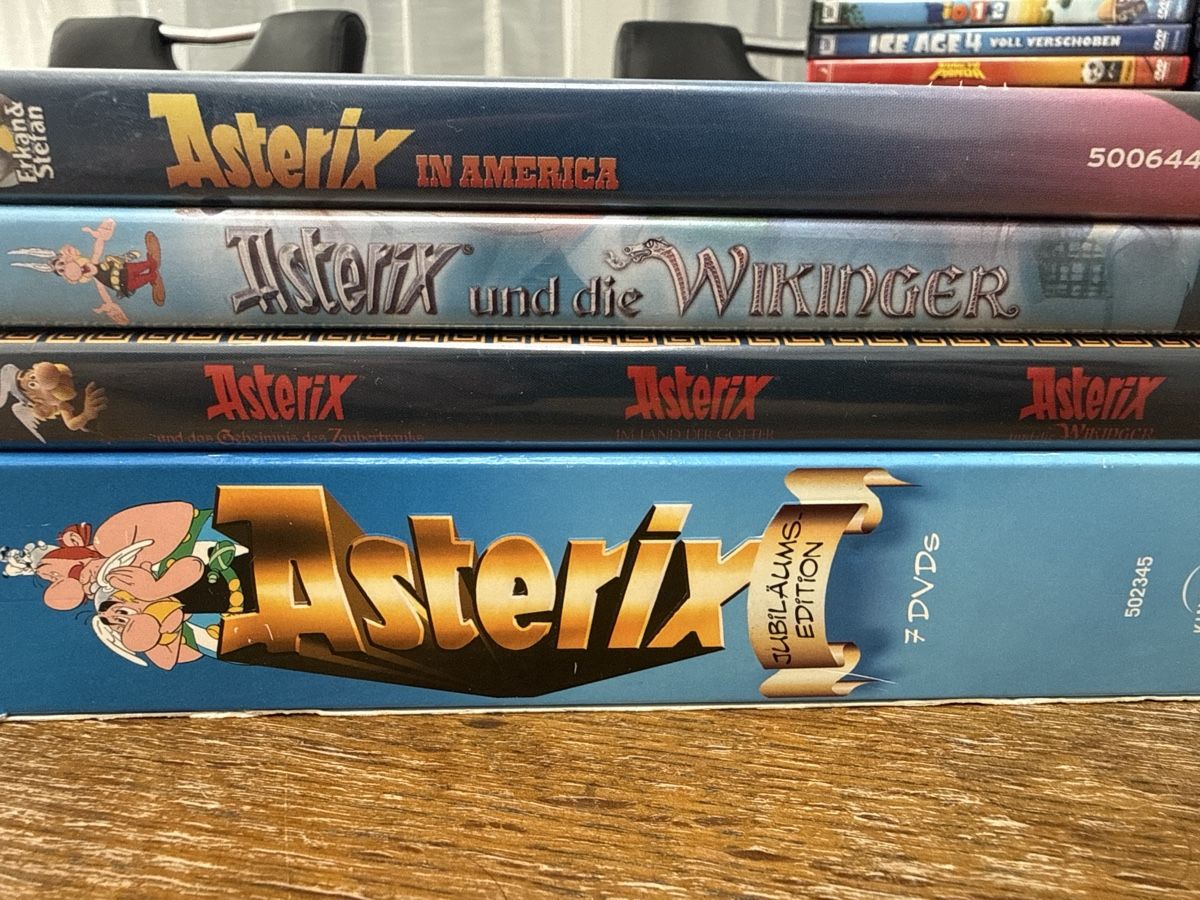 Tous les DVDs: Asterix Jubiläumsedition 7 DVDs und weitere Asterix DVDs – D'occasion à Härkingen par Milo-81