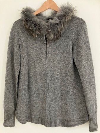Strickjacke mit Pelzkragen