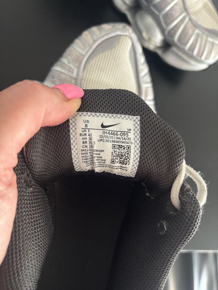 Nike Herrenschuhe: Nike Shox Schuhe Grösse 41 Silber – Gebraucht aus Niederuzwil von Amicio 4