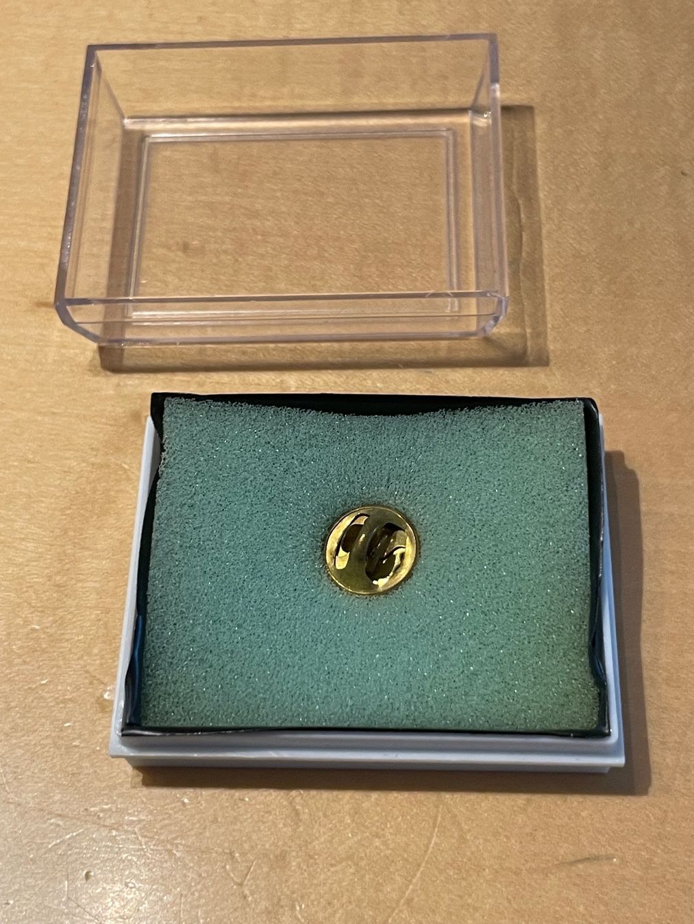Placchette & Badge: 1 BP Tankstelle Pin mit Box – Usato da Niederwangen BE venduto da m_s13 2