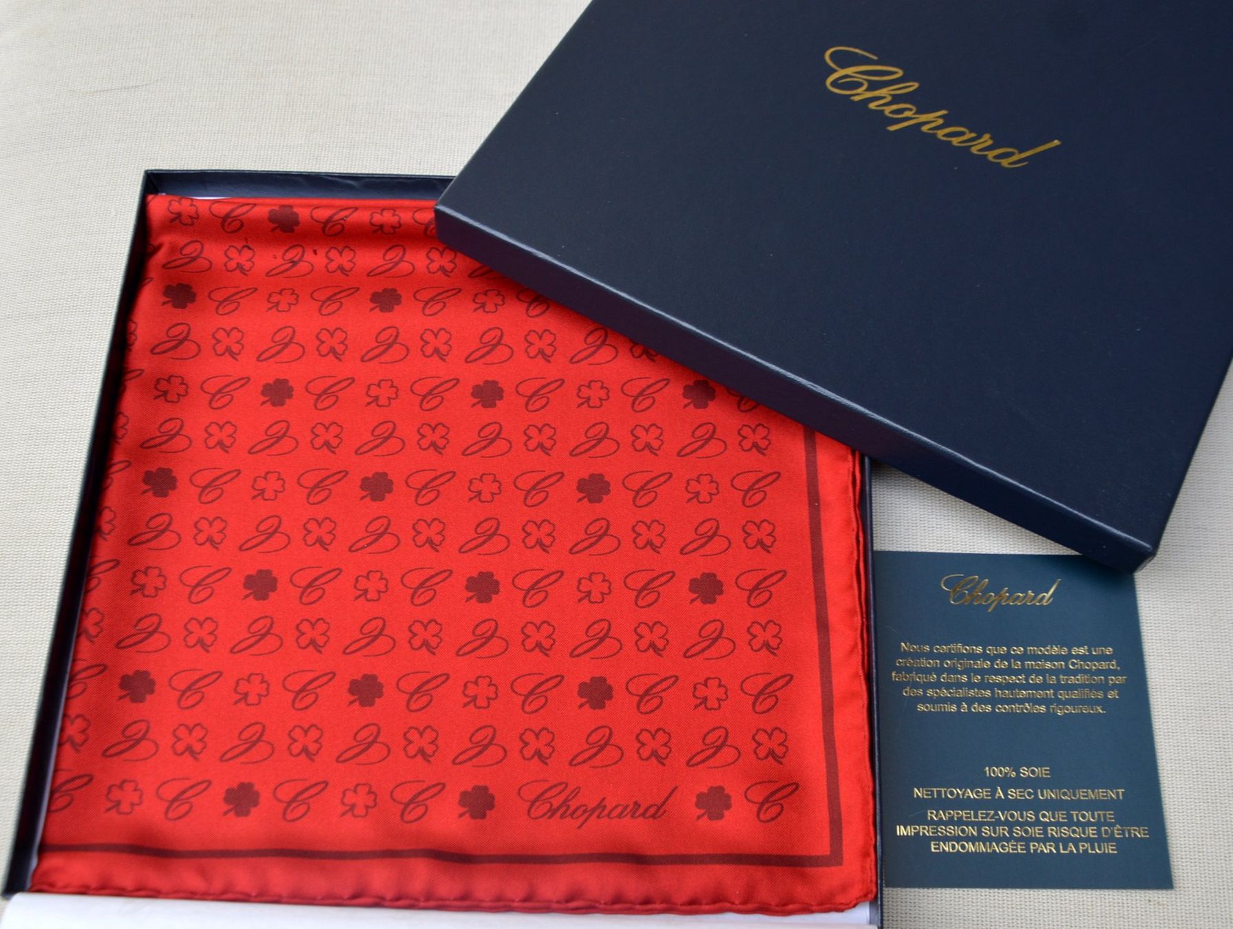 Chopard Foulard & Sciarpe: Seidentuch / Foulard en soie Chopard – Nuovo e nell'imballaggio originale da Collonges venduto da arashee