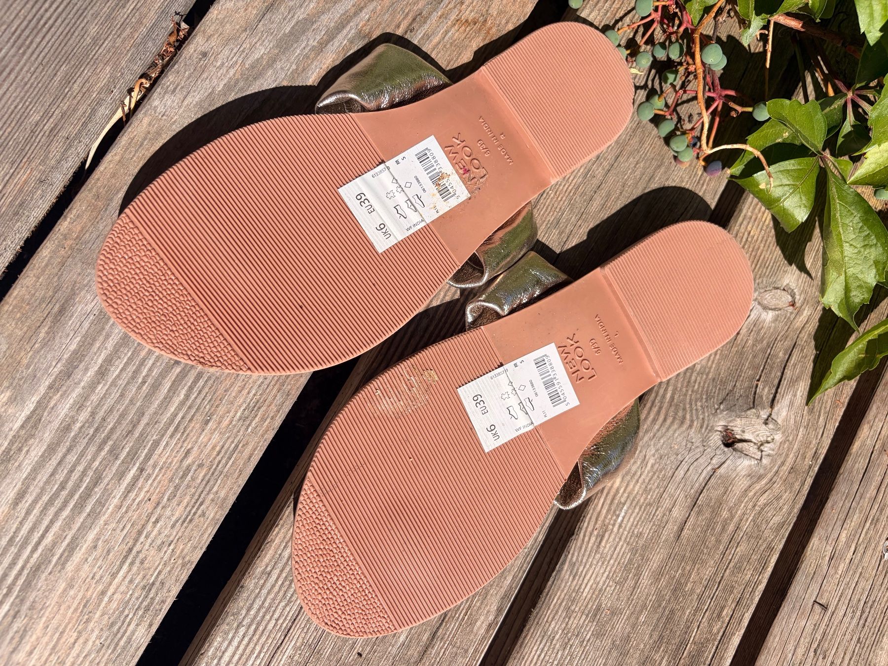 Damenschuhe: Sandale Zehentrenner gold Grösse 39 – Gebraucht aus Bibern SO von oOooOo 1