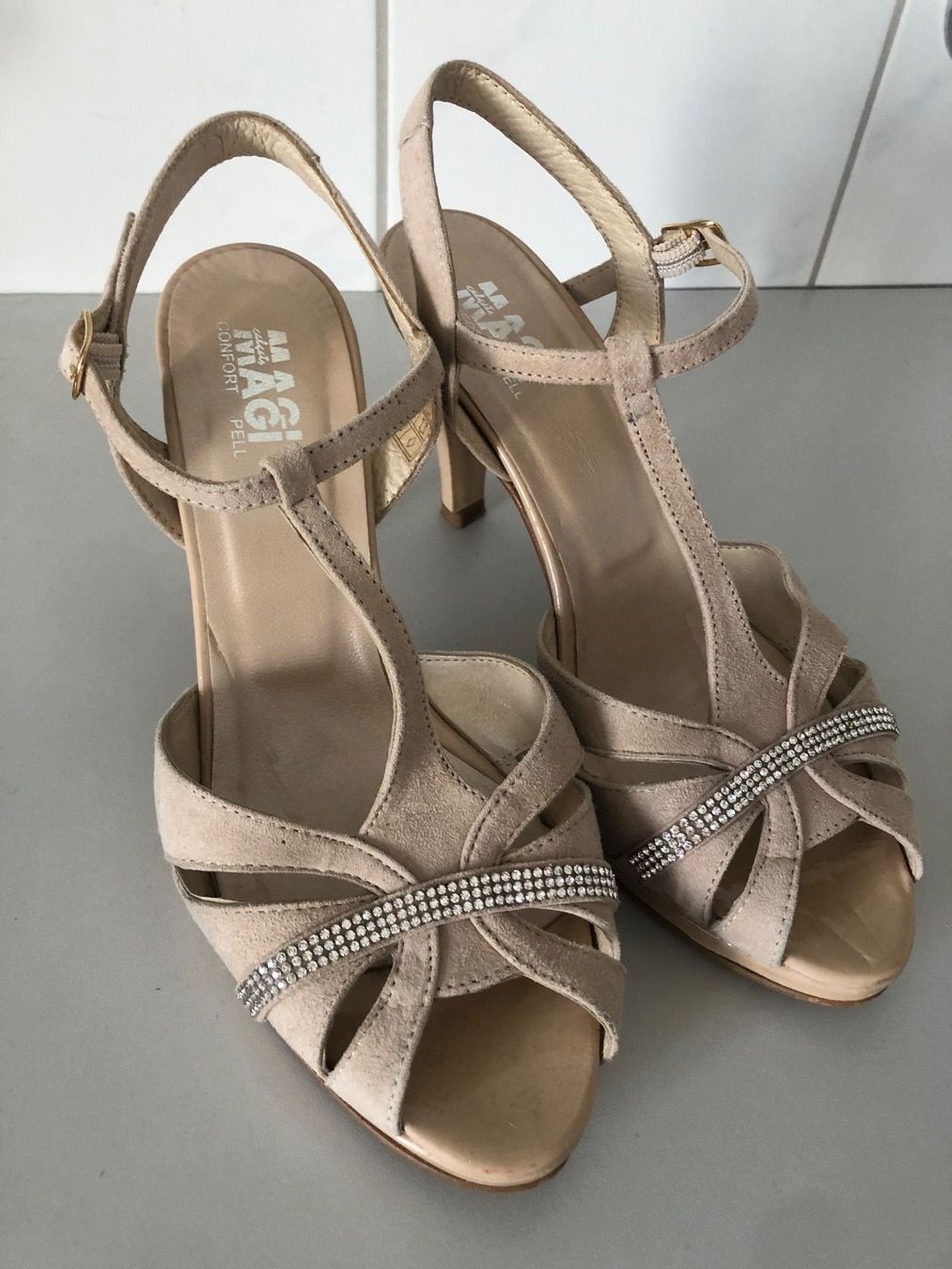 Scarpe da donna: Wunderschöne, elegante Damen Sandalen  gr. 38 – Usato da Luzern venduto da suhamadlun