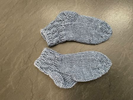 Handgestrickte Kindersocken-Babysocken blau Fusslänge 12 cm