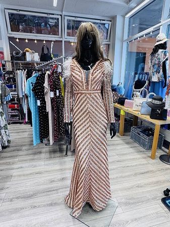 Elegantes Abendkleid mit Pailletten