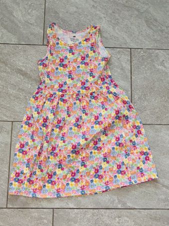Mädchen Kleid H&M Blumenmuster Grösse 122/128 guter Zustand