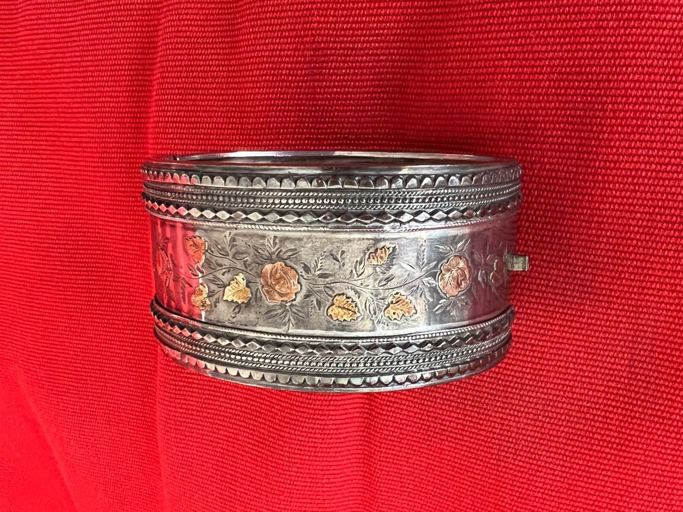 Bracciali & Braccialetti: Antiker Silberarmreif/Bangle, ca 1870 – Usato da Iragna venduto da Flips03