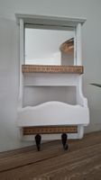 Weiss Wandspiegel mit Haken & Tablar - Shabby Chic