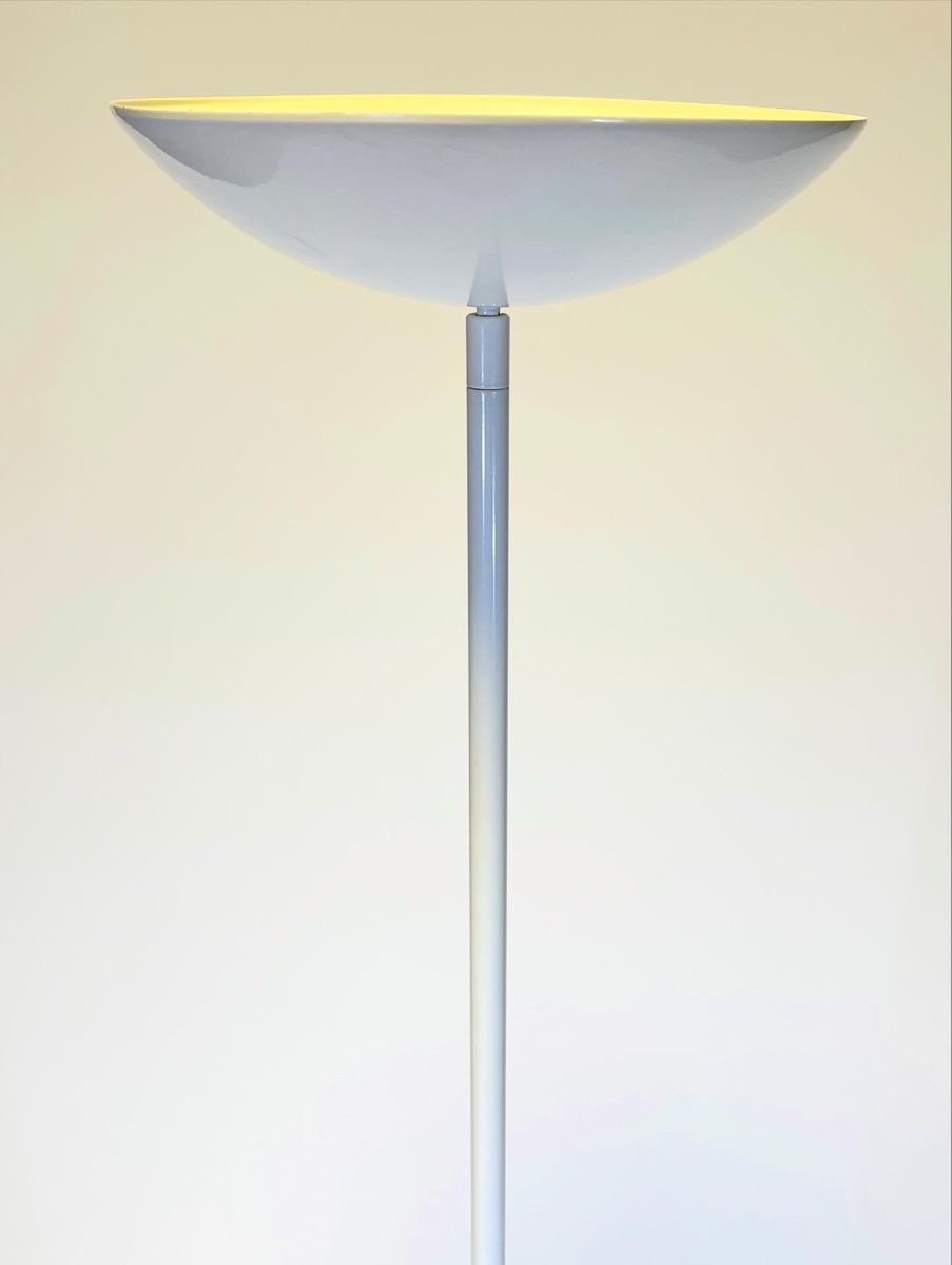 Lampade: Weisse Stehlampe, 1980 – Usato da St. Gallen venduto da fundstaette