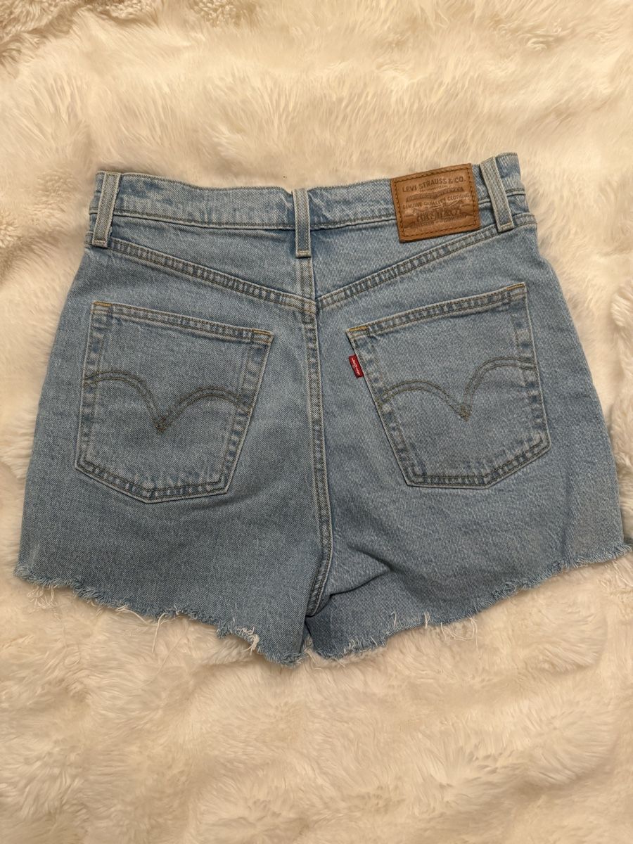 Levi's Jeans: Short en jean Levi's taille 28 – Usato da Monthey venduto da Joseph-29 1